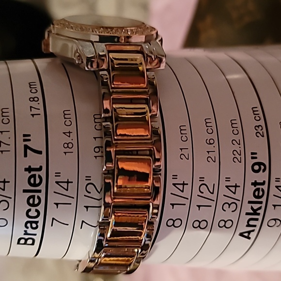 NY & Co Elegant Gold and Silver Women's Watch Loose Crystal Face & Blinged Bezel - Picture 8 of 9